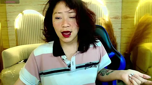 Snapshot of valentina_r_ chatting on 02.20.26 valentina r online show from 02.20.26