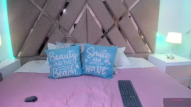 Snapshot of BelhaLawuo chatting on 11.03.25 BelhaLawuo online show from 11.03.25