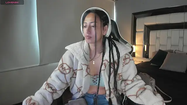 Snapshot of Adhara7 chatting on 10.04.25 Adhara7 online show from 10.04.25