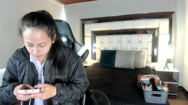 Snapshot of Adhara7 chatting on 10.21.25 Adhara7 online show from 10.21.25