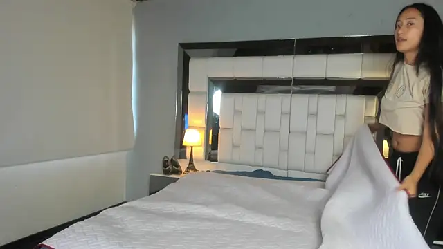 Snapshot of Adhara7 chatting on 11.21.25 Adhara7 online show from 11.21.25