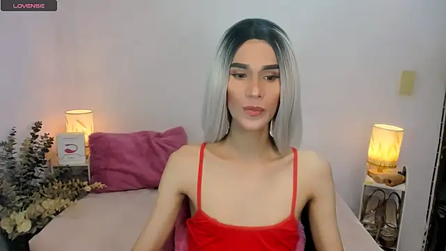 Snapshot of tsmokemachine chatting on 10.29.25 tsmokemachine online show from 10.29.25