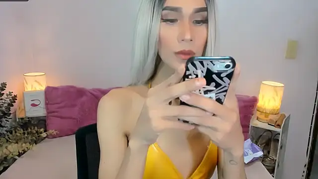 Snapshot of tsmokemachine chatting on 11.08.25 tsmokemachine online show from 11.08.25