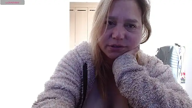 Snapshot of haashkyo chatting on 04.25.26 haashkyo online show from 04.25.26