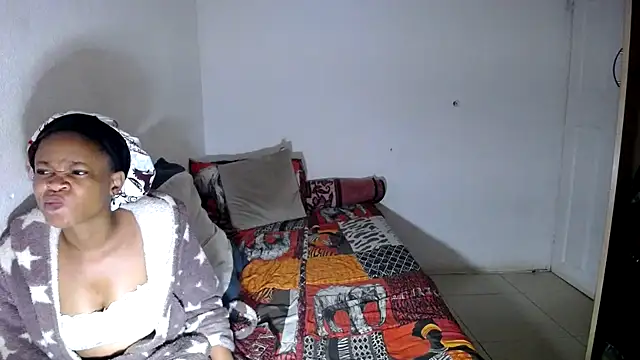 Snapshot of EbonyEssence chatting on 04.11.26 EbonyEssence online show from 04.11.26