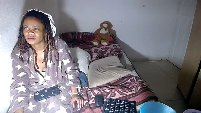 Snapshot of EbonyEssence chatting on 04.15.26 EbonyEssence online show from 04.15.26