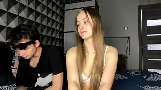 Snapshot of merycouple chatting on 09.24.25 merycouple online show from 09.24.25