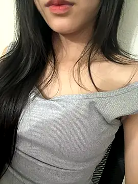 Snapshot of Desi_sara chatting on 10.18.25 Desi sara online show from 10.18.25