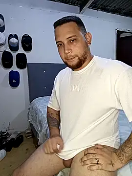 Snapshot of Catire10_ chatting on 04.24.26 Catire10 online show from 04.24.26