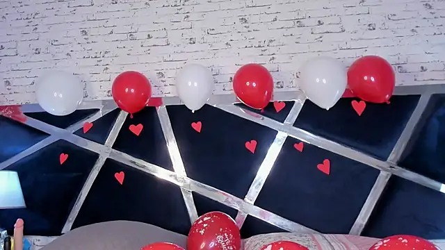 Snapshot of BellaSwwan chatting on 09.21.25 BellaSwwan online show from 09.21.25