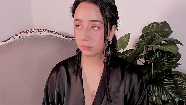 Snapshot of BellaSwwan chatting on 11.14.25 BellaSwwan online show from 11.14.25