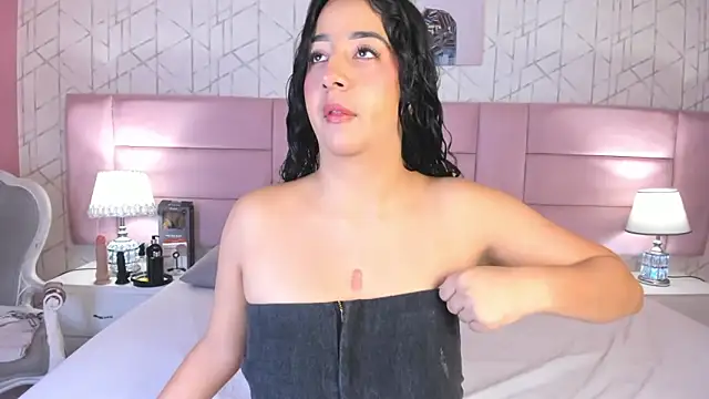 Snapshot of BellaSwwan chatting on 11.27.25 BellaSwwan online show from 11.27.25