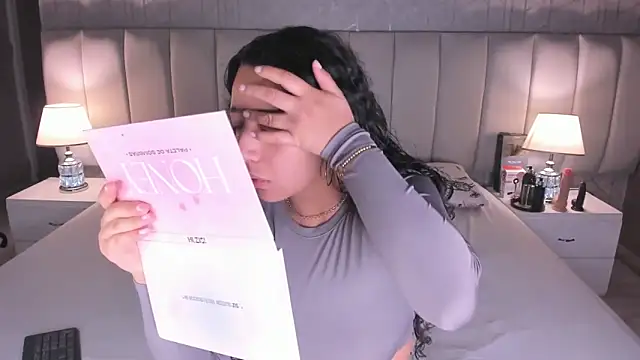 Snapshot of BellaSwwan chatting on 12.02.25 BellaSwwan online show from 12.02.25