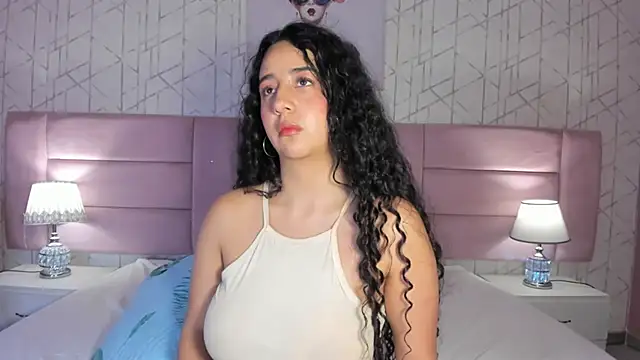 Snapshot of BellaSwwan chatting on 12.13.25 BellaSwwan online show from 12.13.25