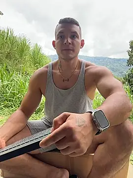 Snapshot of Marco_Vega chatting on 11.04.25 Marco Vega online show from 11.04.25