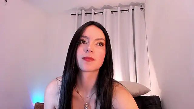 sarah saenz  online show from 04.25.26