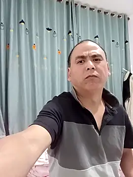 Snapshot of CWQ123 chatting on 11.20.25 CWQ123 online show from 11.20.25