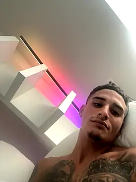 Snapshot of Cuban_4777 chatting on 10.27.25 Cuban 4777 online show from 10.27.25