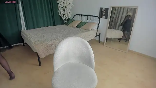 LiliaMoons online show from 11.19.25