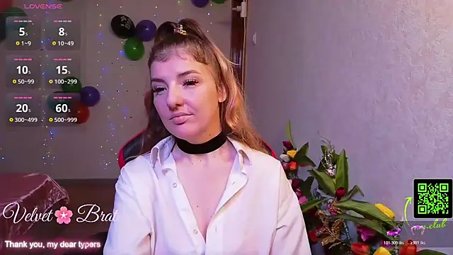 Snapshot of QueenInSilence chatting on 11.08.25 QueenInSilence online show from 11.08.25