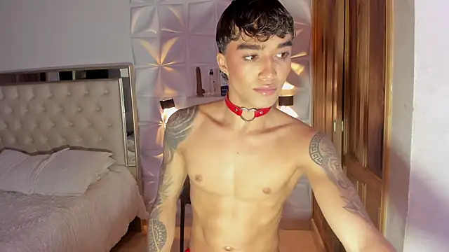 Snapshot of Wyatt_Rose chatting on 11.25.25 Wyatt Rose online show from 11.25.25