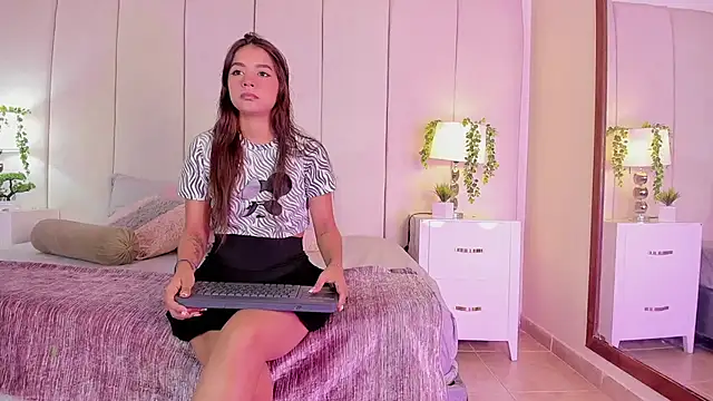 Snapshot of mia_rousse25 chatting on 09.20.25 mia rousse25 online show from 09.20.25