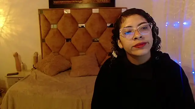 Snapshot of CATTALINAHOT chatting on 02.10.26 CATTALINAHOT online show from 02.10.26