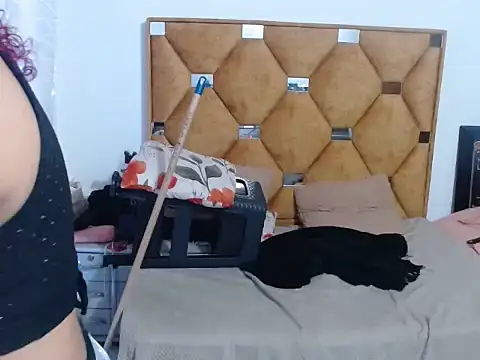 Snapshot of CATTALINAHOT chatting on 04.02.26 CATTALINAHOT online show from 04.02.26