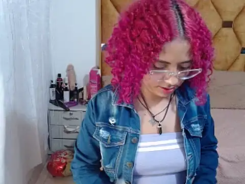 Snapshot of CATTALINAHOT chatting on 04.16.26 CATTALINAHOT online show from 04.16.26