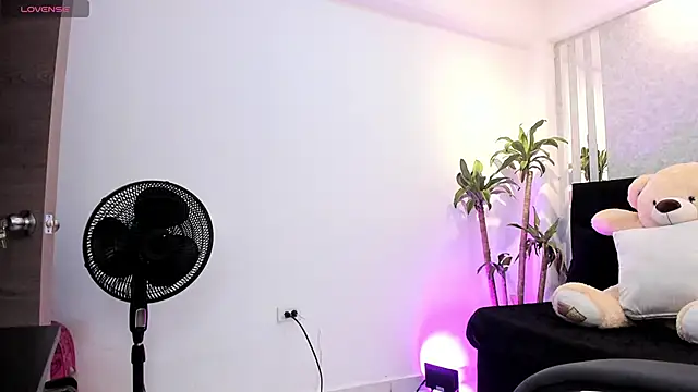 lily cash1 online show from 12.20.25