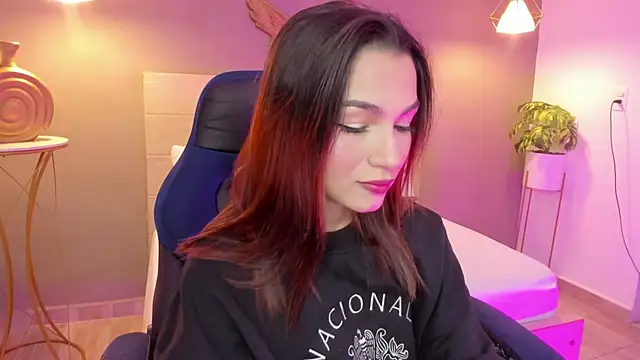 Snapshot of luma_sky_ chatting on 09.16.25 luma sky online show from 09.16.25