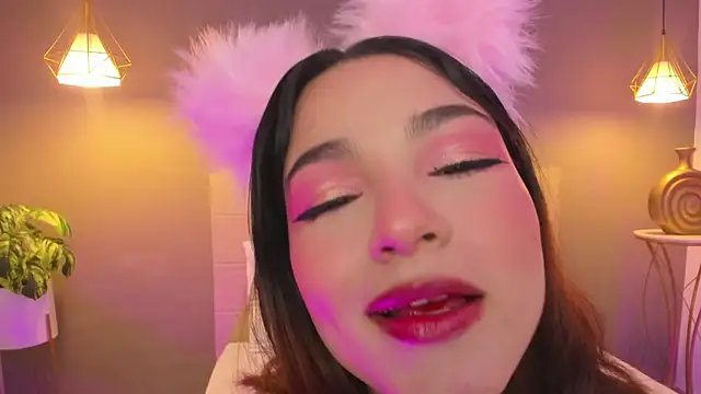 Snapshot of luma_sky_ chatting on 10.17.25 luma sky online show from 10.17.25