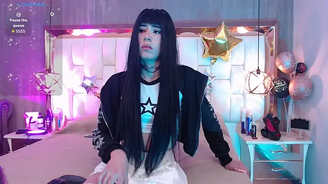 Snapshot of Foxxy_Doll chatting on 11.08.25 Foxxy Doll online show from 11.08.25