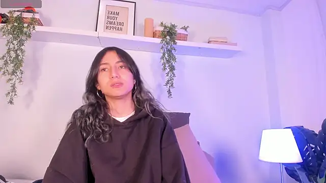 Snapshot of Vampgyal chatting on 11.18.25 Vampgyal online show from 11.18.25