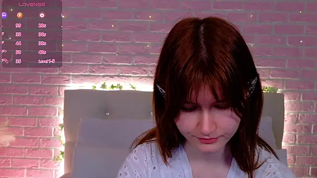 Snapshot of Aria_Vox chatting on 09.17.25 Aria Vox online show from 09.17.25