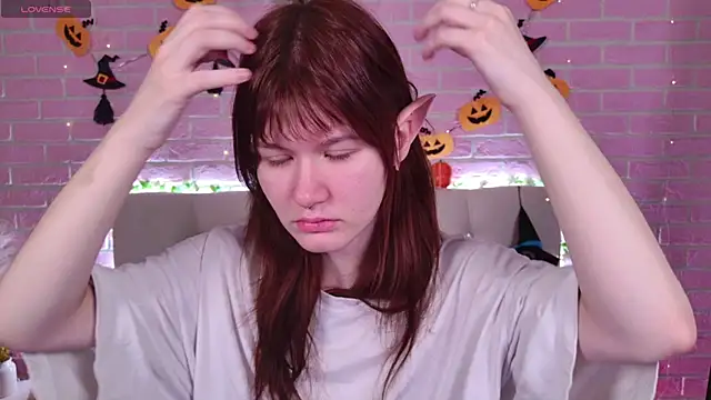 Snapshot of Aria_Vox chatting on 10.25.25 Aria Vox online show from 10.25.25