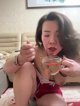 Snapshot of anna_yngs chatting on 04.01.26 anna yngs online show from 04.01.26