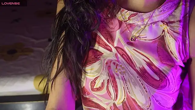 Snapshot of NidhiChandra chatting on 10.18.25 NidhiChandra online show from 10.18.25