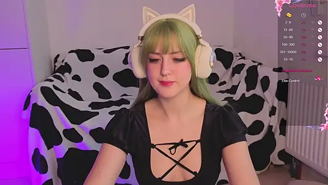 Snapshot of bananasgirl chatting on 09.14.25 bananasgirl online show from 09.14.25