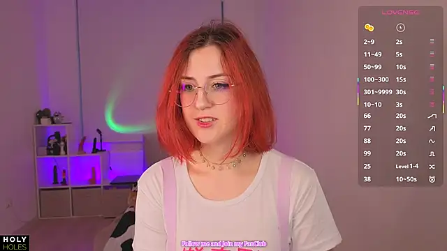 Snapshot of bananasgirl chatting on 10.11.25 bananasgirl online show from 10.11.25