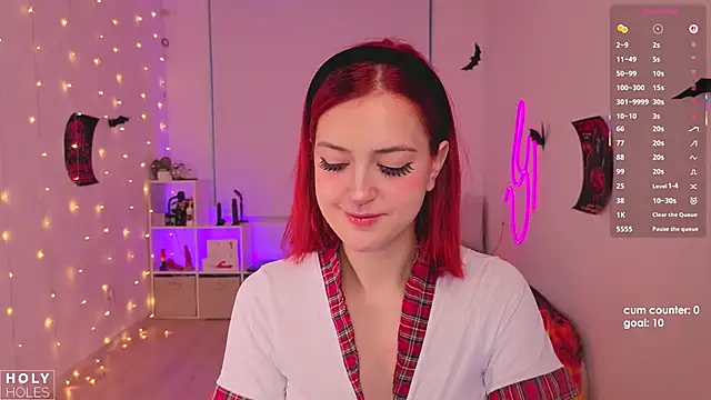 Snapshot of bananasgirl chatting on 10.26.25 bananasgirl online show from 10.26.25