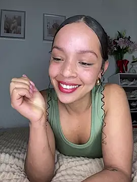 Snapshot of Yasmin777_ chatting on 04.19.26 Yasmin777 online show from 04.19.26