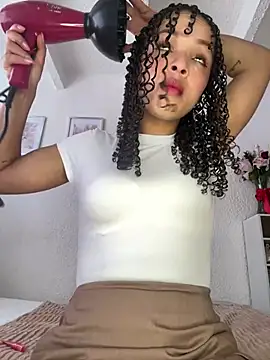 Snapshot of Yasmin777_ chatting on 04.23.26 Yasmin777 online show from 04.23.26