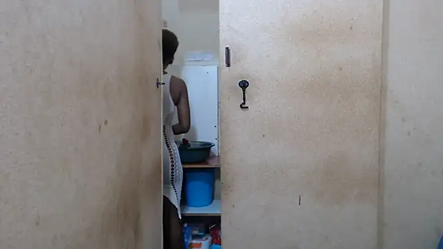 Snapshot of SweetSlender01 chatting on 11.11.25 SweetSlender01 online show from 11.11.25