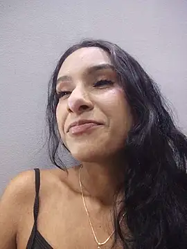 Snapshot of TharaMills chatting on 06.26.26 TharaMills online show from 06.26.26