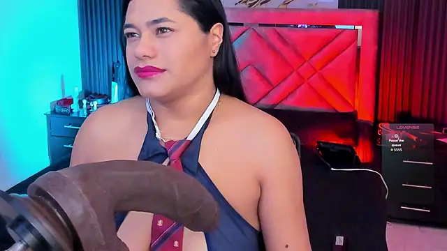 Snapshot of Issafoxx chatting on 10.29.25 Issafoxx online show from 10.29.25