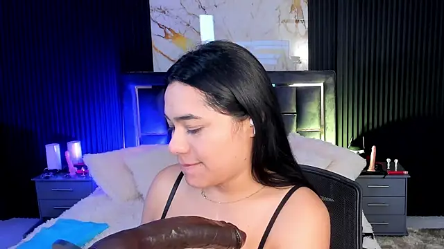 Snapshot of Issafoxx chatting on 11.16.25 Issafoxx online show from 11.16.25