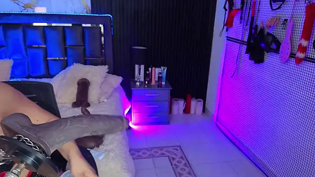 Issafoxx online show from 02.21.26