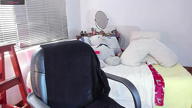 Busty Charms online show from 04.18.26