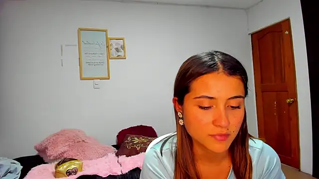 Ana  Pink online show from 10.04.25